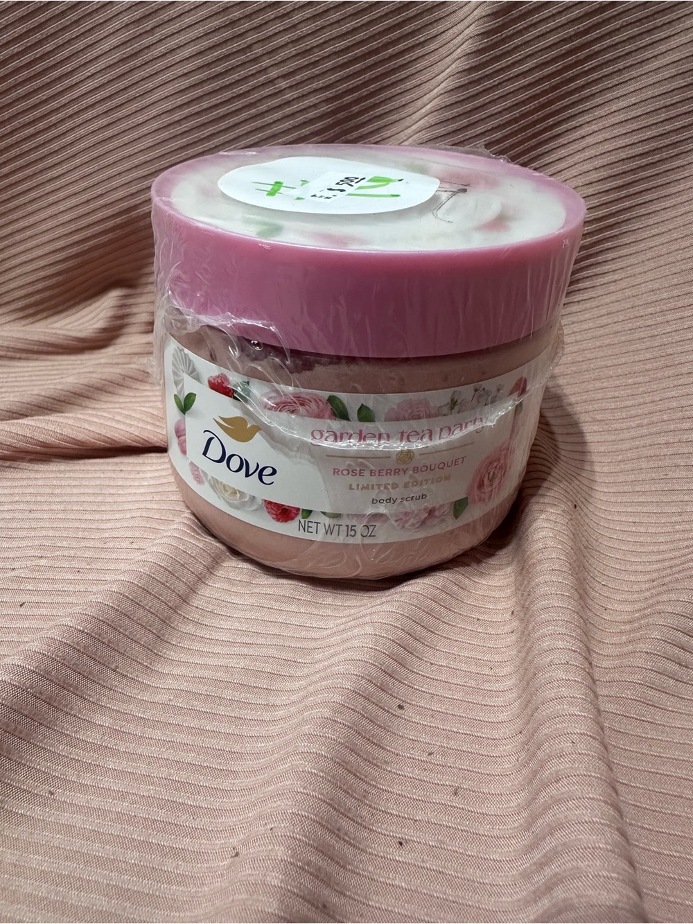 Dove Rose Berry Bouquet Body Scrub - Pink